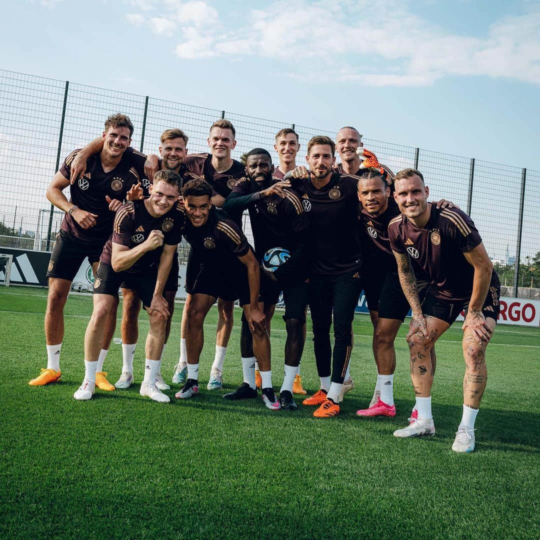 レオン・ゴレツカさんのインスタグラム写真 - (レオン・ゴレツカInstagram)「💪🏼 @dfb_team」6月10日 5時28分 - leon_goretzka