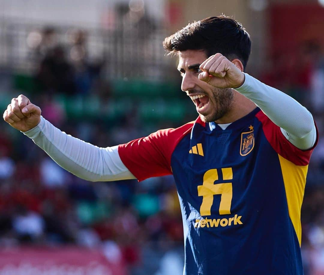 マルコ・アセンシオのインスタグラム：「Arrancando con energía en nuestro primer día de concentración! 💪🏽 Vamos España! 🇪🇸 A por la fase final de la #NationsLeague 🔥」