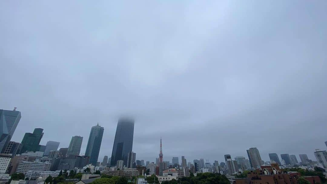 テレ朝newsさんのインスタグラム写真 - (テレ朝newsInstagram)「きょうも梅雨前線が本州の南岸に停滞します。関東から西日本の太平洋側は梅雨空で、午後は九州や四国で激しい雨や非常に激しい雨が降る恐れがあります。連日の大雨により地盤の緩んでいる所がありますので、土砂災害に警戒してください。#六本木  #roppongi #tvasahi #news #japan #follow #フォロー #写真 #テレビ局 #動画ニュース #天気 #天気予報 #いまそら」6月10日 6時02分 - tv_asahi_news