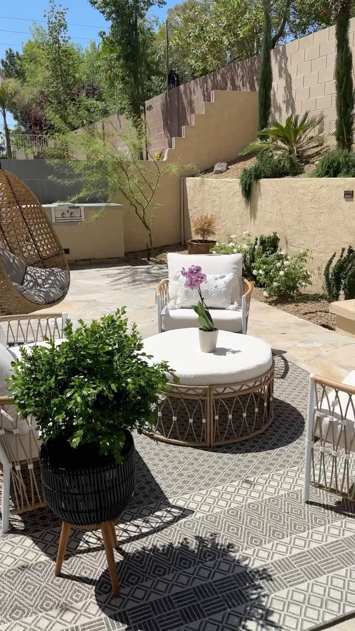 Wal-Mart Stores, Incのインスタグラム：「When it’s giving luxury vacay spot, but you can get it on Rollback. 😉🌴 @Alexandra_Lourdes #OutdoorFurniture #PatioDecor」