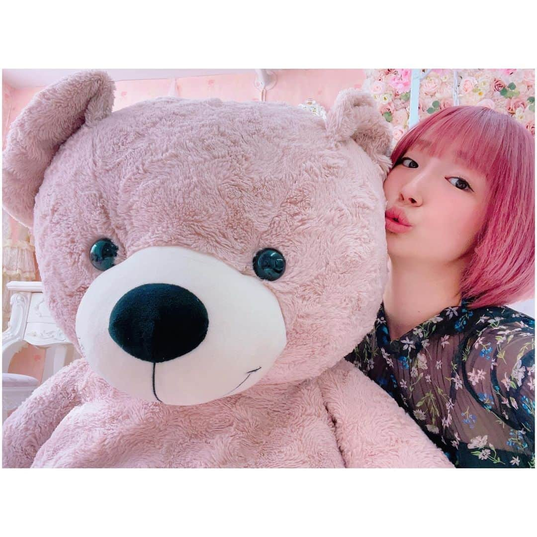 有明ゆなさんのインスタグラム写真 - (有明ゆなInstagram)「くまになりたい🐻 と思っても くまの世界にも色々あるかw . なんで大人になると こんなにも人に気をつかって 生きていくようになるんだ？ 子どものときも おなじだったのかな🤣？！ . もっと肩の力ぬいて？ ってやり方しらないな🤜😵‍💫🤛 . ずっとわからないで おばあちゃんになりそう🤣」6月10日 6時22分 - ariake_yuna