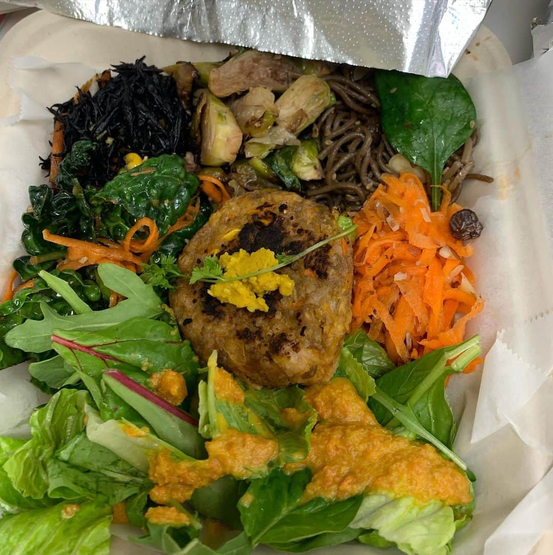 飯島寛子さんのインスタグラム写真 - (飯島寛子Instagram)「久しぶりに @kaimanafarmcafe へ。 新しいオーナーのBrian Ito さんに色々お話しを伺いました。前オーナーのJunkoさんのメニューを残し　さらに進化して美味しくなって感激でした。 #kaimanafarmcafe #hawaiilife #vegan」6月10日 6時33分 - hirokoiijima