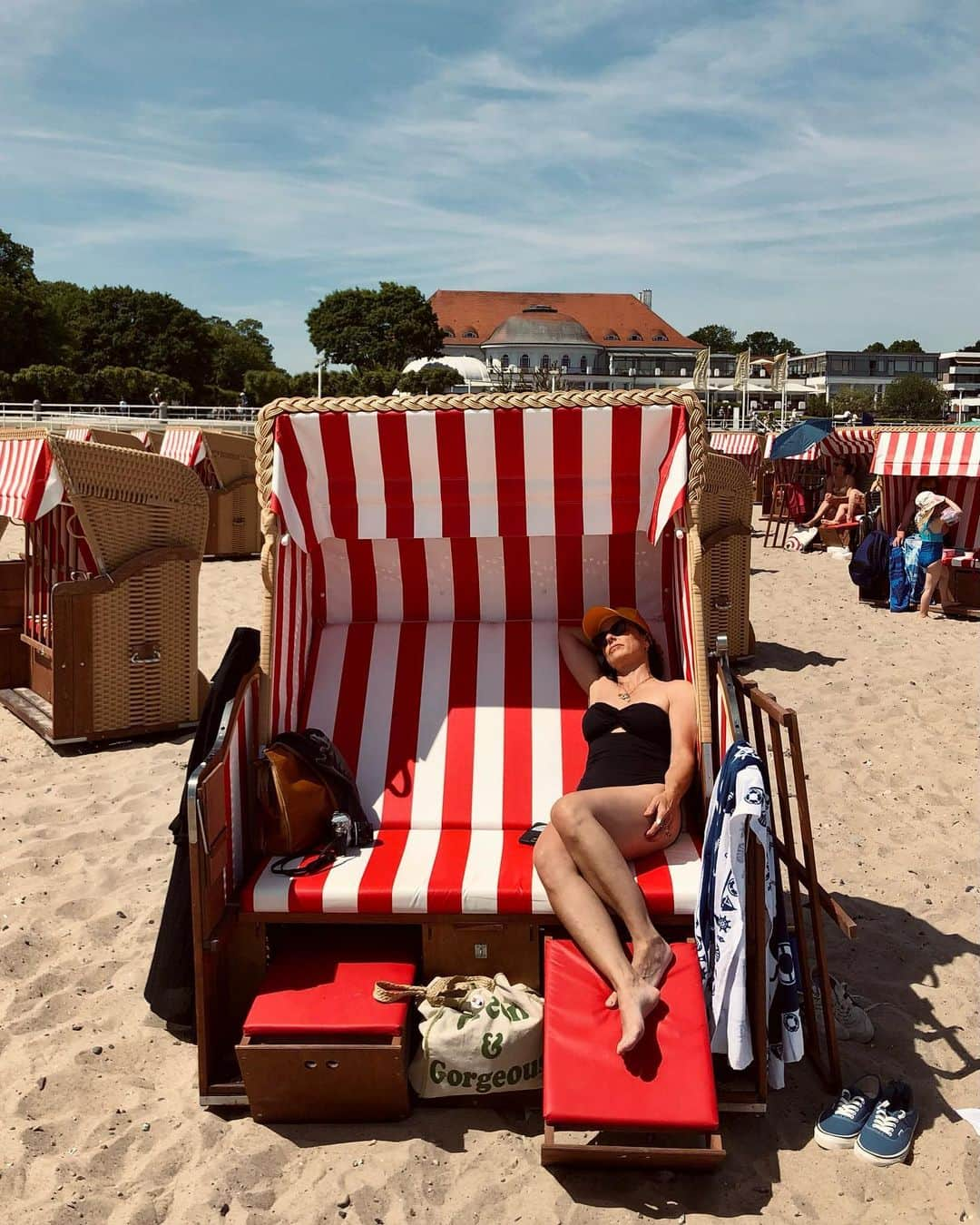 コンスタンス・ジマーのインスタグラム：「Today was the day! I brought my family for the first time to some of my favorite places where I spent the majority of my childhood summers with my sister and sometimes our grandparents. #travemünde and #lübeck haven’t been back for over 35 years, what a wash of memories…it feels good to be back.」