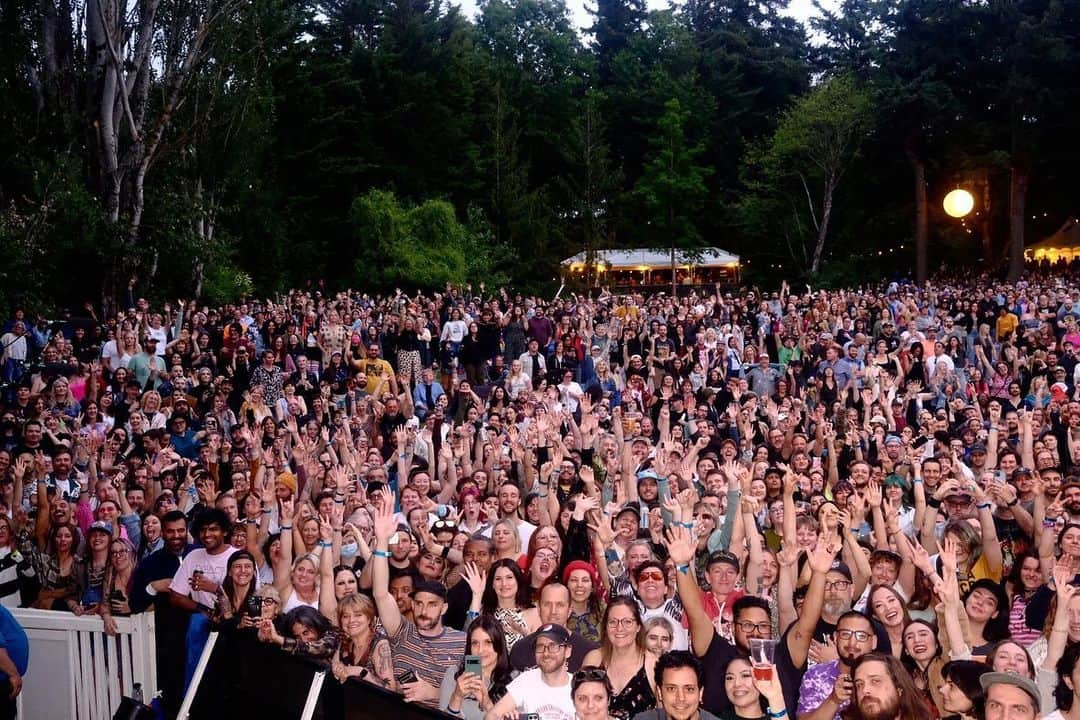 ヤー・ヤー・ヤーズさんのインスタグラム写真 - (ヤー・ヤー・ヤーズInstagram)「TY Portland you were absolutely electrifying @edgefieldconcerts 🤘  📷 2-3, 5-6, 9 @photobakery  1, 4, 7-8, 10 @little_vampire」6月10日 6時51分 - yeahyeahyeahs