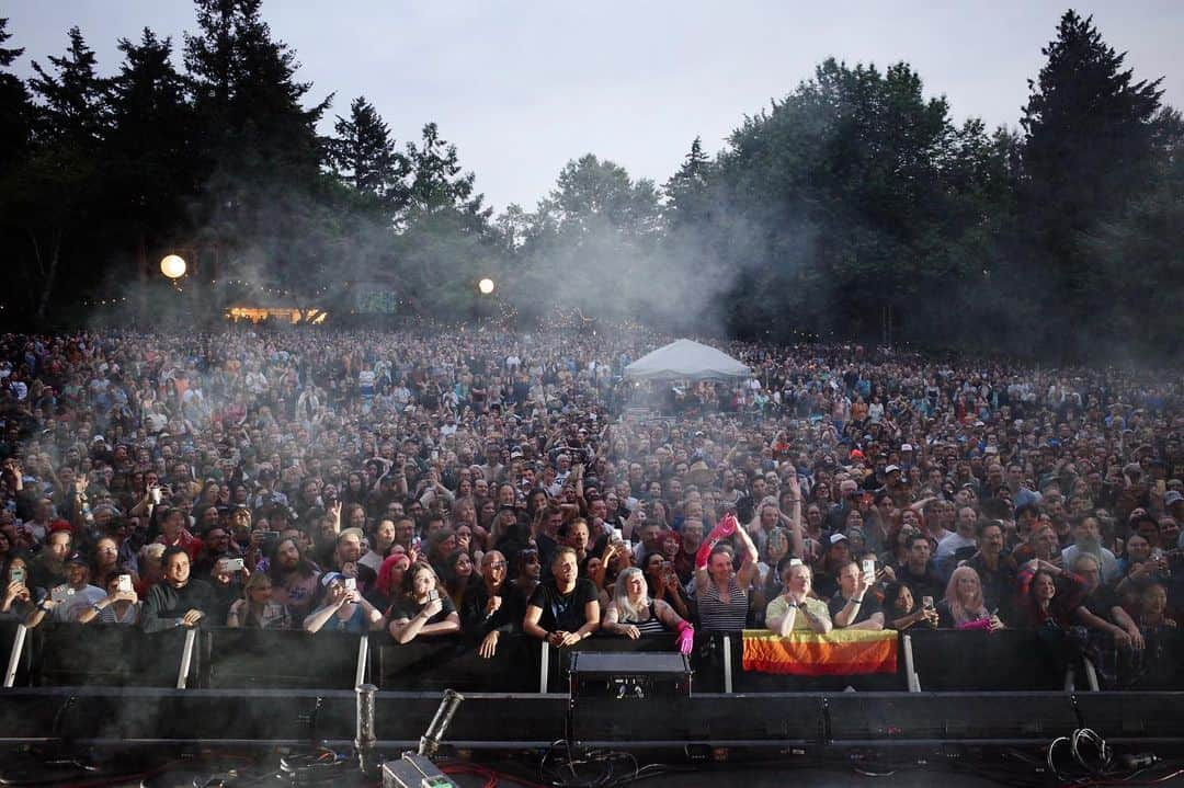 ヤー・ヤー・ヤーズさんのインスタグラム写真 - (ヤー・ヤー・ヤーズInstagram)「TY Portland you were absolutely electrifying @edgefieldconcerts 🤘  📷 2-3, 5-6, 9 @photobakery  1, 4, 7-8, 10 @little_vampire」6月10日 6時51分 - yeahyeahyeahs