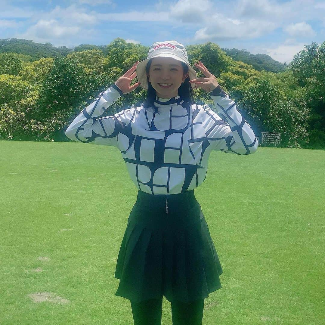 入来茉里さんのインスタグラム写真 - (入来茉里Instagram)「先日の⛳️🏌️‍♀️  Par 4でバンカー地獄 11打たたいて崩れ落ちたけど 楽しかった日😂♡  Wear @tangram_tokyo  新しいモックネックも可愛い  #golf #golfwear #golfswing #golflife #ゴルフ #ゴルフ女子 #ゴルフウェア #tangram #タングラム #japan」6月10日 7時24分 - iriki.mari_official