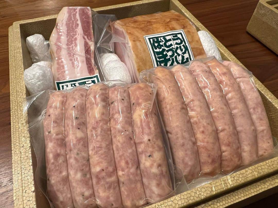 髙藤直寿のインスタグラム：「栃木県から「ばとう手づくりハム」をいただきました！ かなりのビックサイズで箱を開けた瞬間の衝撃が半端ないです🤩 美味しく頂きました😋  #PR #栃木県 #とちぎ未来大使」