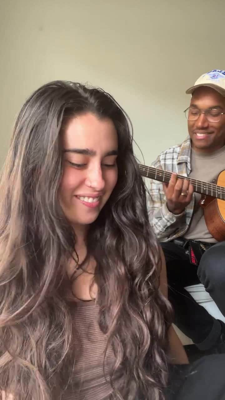 ローレン・ハウレギのインスタグラム：「Practicing for tomorrow’s pop up in LA(: here’s me and @axe_williamsmusic figuring it out lol」