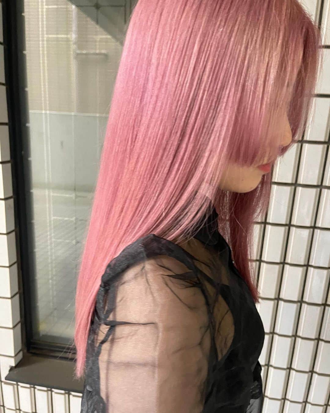 のインスタグラム：「. pale pink.  #palecolor #palepink #ペールカラー #ペールピンク #ブリーチカラー #ブリーチ #ピンクカラー #外国人風カラー #外国人風ヘアー #ハイトーンカラー #ハイトーンロング」