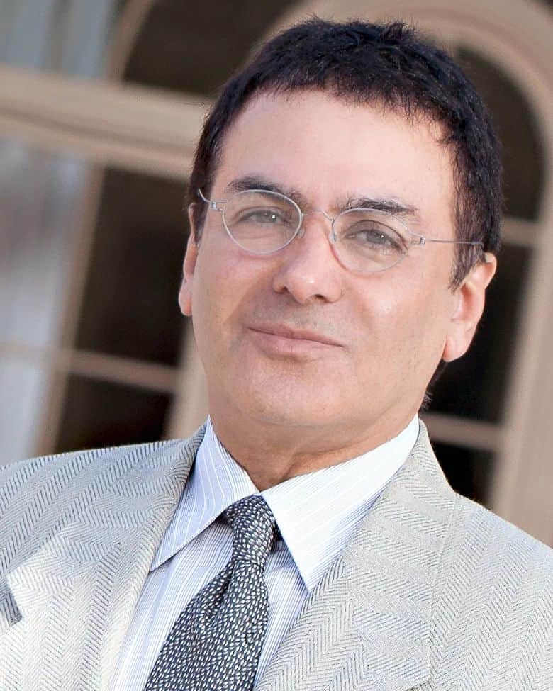 のインスタグラム：「. پرفسور "فیروز نادری" یکی از بزرگ‌ترین نوابغ ایران، امروز در گذشت. ایشان به غیر از دست آوردهای بی نظیر علمی، شخصی میهن پرست و عاشق ایران بودند. درگذشت این مرد بزرگ را به ملت ایران تسلیت عرض می‌کنم🖤 . It’s with great sadness to say that Professor Firouz Naderi, one of the greatest geniuses of Iran, passed away today. Apart from his unique scientific achievements, he was a patriot who loved Iran. I offer my deep condolences to the people of Iran on the passing of this great man🖤」