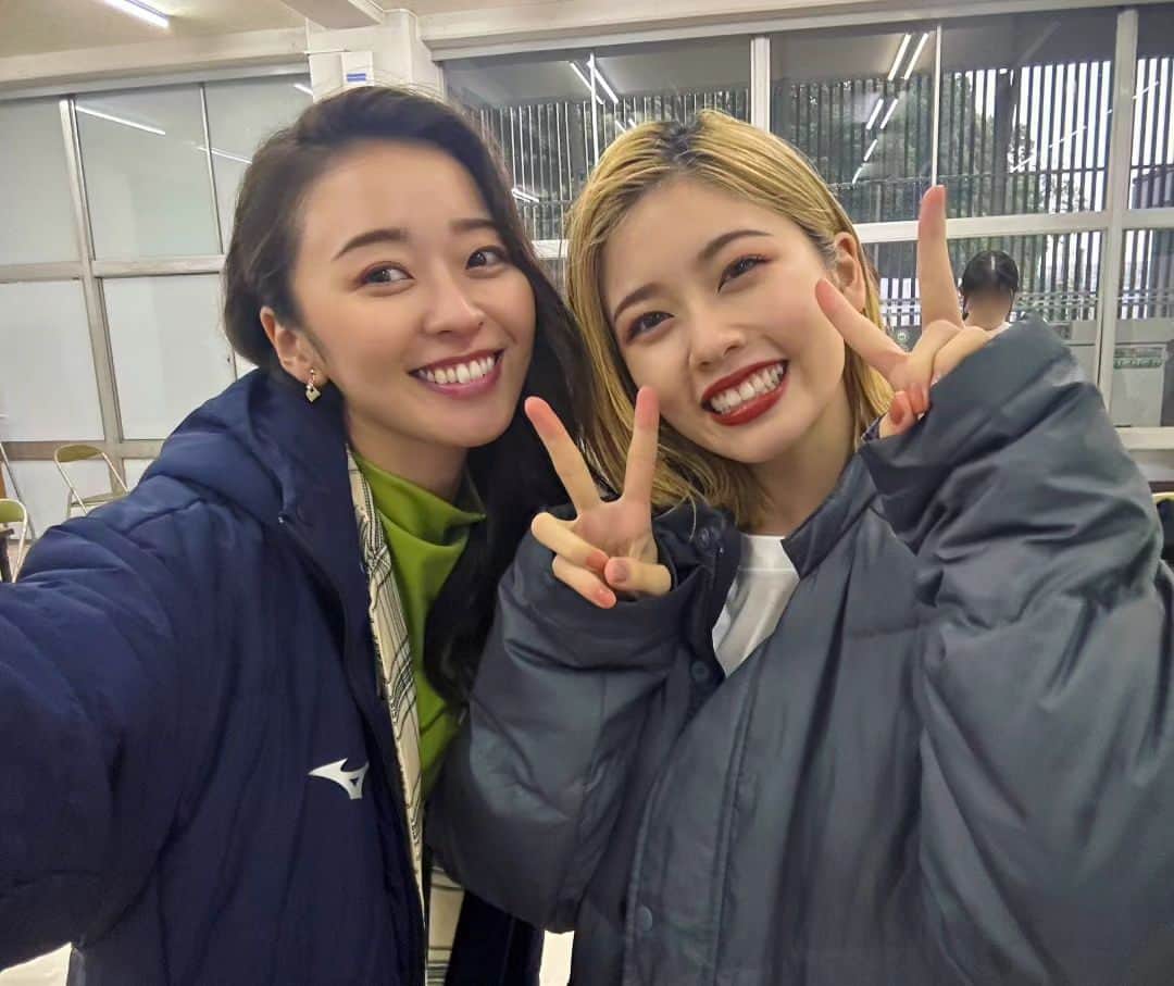 中川知香のインスタグラム：「🏆 頑張り屋さんで、絶対疲れてるはずなのにいつもニコニコしてる風花ちゃん。今回の作品を通して更に好きになりました♡  #波よ聞いてくれ #小芝風花 ちゃん #中川知香」