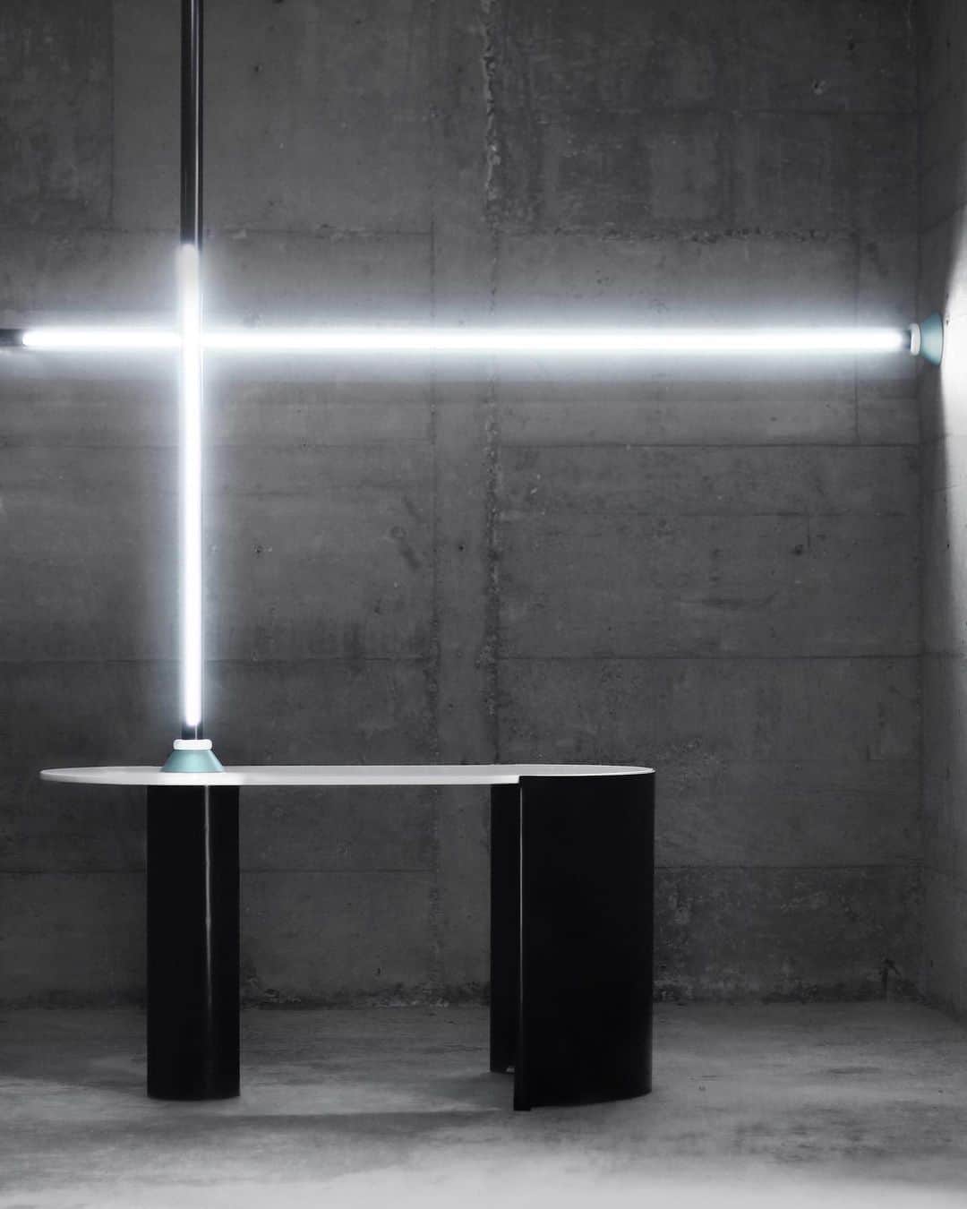 Monica Sordoのインスタグラム：「Taguao Lucerna Desk and Pole (2022) Aluminum, Crystallized Glass, Led. ~ Handcrafted in Caracas by Roberto Sordo & Monica Sordo. ~ Taguao Series by @mlshbts」
