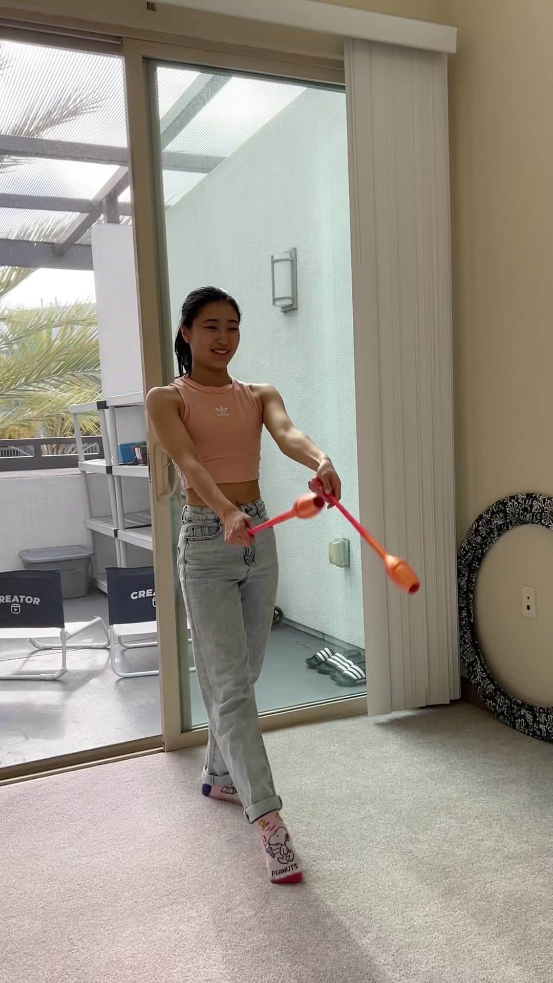 篠原枝令菜のインスタグラム：「Hello I’m Elena and here are some rhythmic gymnastics tricks :)」