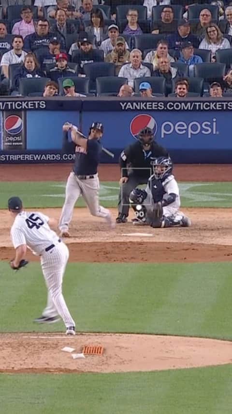 ボストン・レッドソックスのインスタグラム：「Raffy into the New York night!」