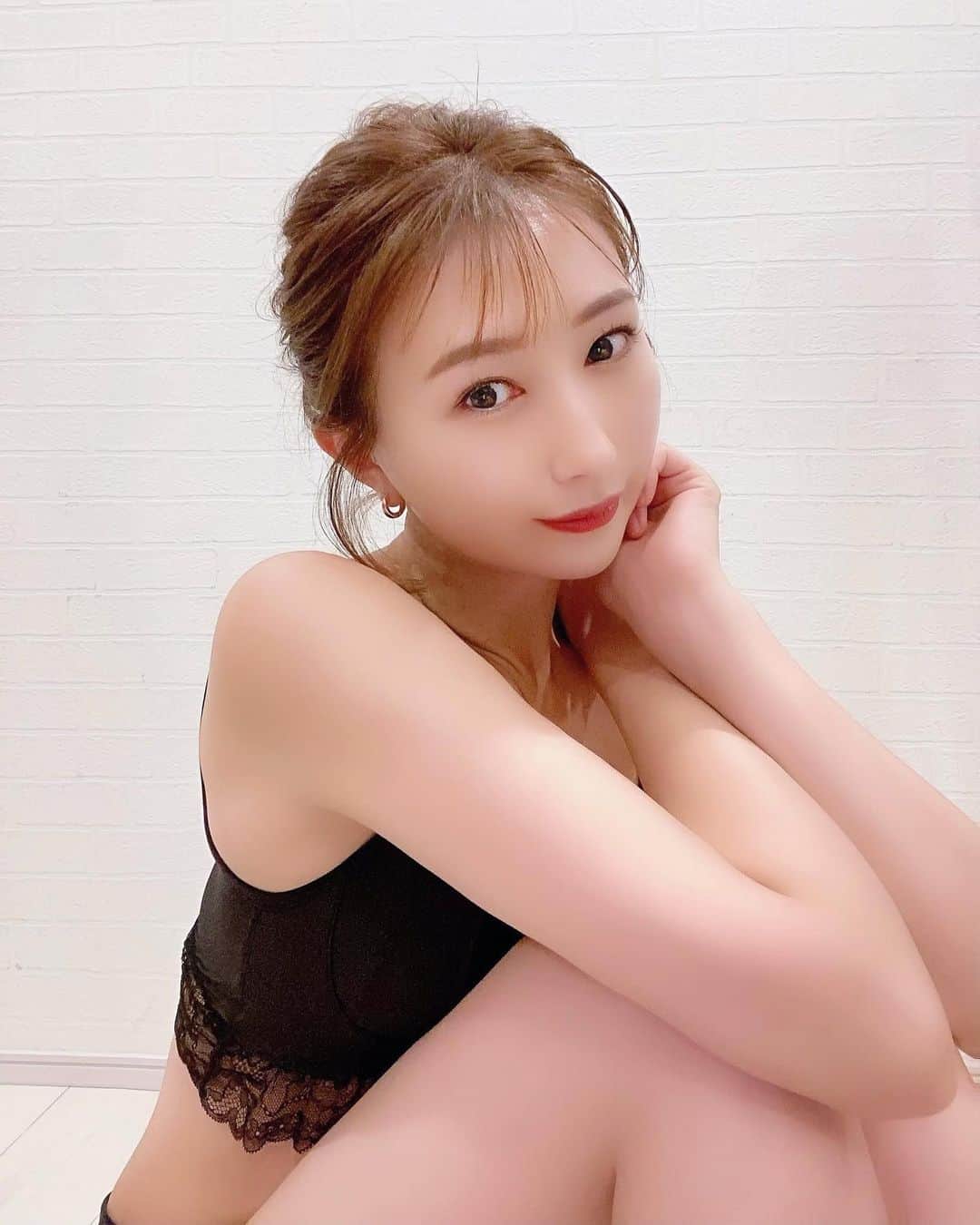 青木まりなのインスタグラム：「おはよ♡  今日はなにする？  　 　　      　　         　　       . . .       #RIZIN #RIZINガール #RIZINガール2022 #ラウンドガール #ringgirl #キックボクシング #kickboxing #キックボクシング女子 #筋トレ女子 #筋トレ #トレーニング #ダイエット #training #diet #グラビア #グラビアアイドル #グラドル #ビジョビ #bijobi #gravure #guravureidol #偶像 #性感 #清秀 #性感 #美腿 #그라비아　#화보」