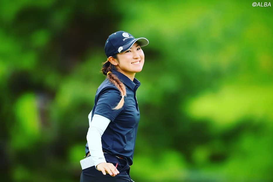 小林咲里奈のインスタグラム：「試合は色んな感情や、自分を実感しますね🏌️‍♀️  同じ状況は無いし、同じライもない。  こんなにも毎回初めましての連続は、楽しみがいがありますね🙂  来週に向けて、切り替えてまた頑張ります😎  #2023 #別人級の2日間 #ゴルフで毎日同じ事を望むほうが違う🫣  #assist #樹塗防 @ura_sports  @graphite_design_official  @palmaxjapan」