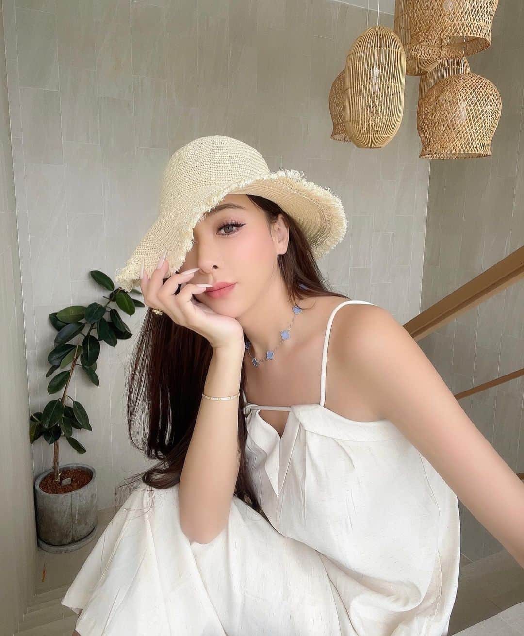 のインスタグラム：「Saturday🤍 来週の撮影終わったらイメチェンしよと企み中💇🏼‍♀️」