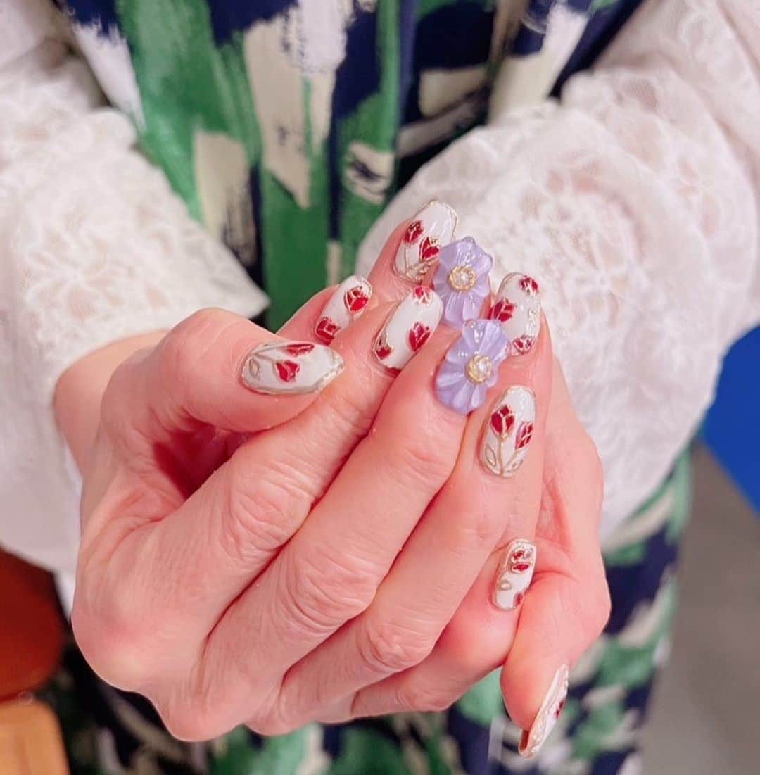 岩本初恵さんのインスタグラム写真 - (岩本初恵Instagram)「💅ネイルにも 力が入り 佐賀まで、向かってます  博多駅は人が沢山 活動的になって 活性化してますね  佐賀アリーナ🏟️ アイススケート⛸️  サガテレビ📺様の ご招待嬉しい☺️  プリンスアイス ワールド  荒川静香さん 宇野昌磨さん 本田真凜さんなど そうそうたる皆様 楽しんできまーす  見かけた方声かけて下さいね 写真撮りましょう🤳  #佐賀 #アリーナ  #アイススケート  #アイスショー  #荒川静香  #宇野昌磨  #本田真凜  #ネイル #お気に入り  #アラ還コーデ #ご招待」6月10日 10時09分 - hatsue_iwamoto