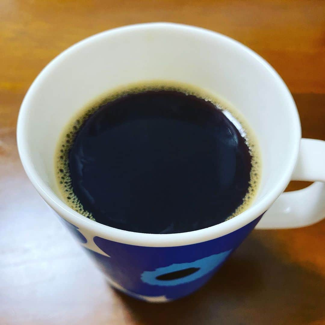 カバさんのインスタグラム写真 - (カバInstagram)「コーヒーチャレンジ☕️  おはようございます！ 本日もコーヒーから！ (87日目)  昨日は夙川で美味しいイタリアンをいただき、お知り合いの方と仕事や人生の話をし、たくさん学ばせていただきました。人生経験豊富な方の話はいつも楽しいですね。  来週の予定です！ 13日(火)〜19日(月) NGKなんばグランド花月 吉田裕新座長新喜劇 17日(土)、18日(日) よしもと漫才劇場 極新喜劇、レイチェル班 18日(日) イエスシアター ネタバトル ペルソナごっこ(小西くん、ぢゃいこさん、祐大くん)  来週色々出ますので、どれか笑いに来て下さい😊  皆さん、今日も良い一日を！  #吉本新喜劇 #カバ #コーヒーチャレンジ #苦手なコーヒーをお茶の感覚で飲めるようになるまでの道のり #コーヒー #カフェ #カフェ巡り #喫茶店巡り #coffee #coffeechallenge #Cafe #MOUNT HAGEN #ARABICA CAFE #instant #カバッチグー #どーゆーそれー」6月10日 10時09分 - kabaking0129