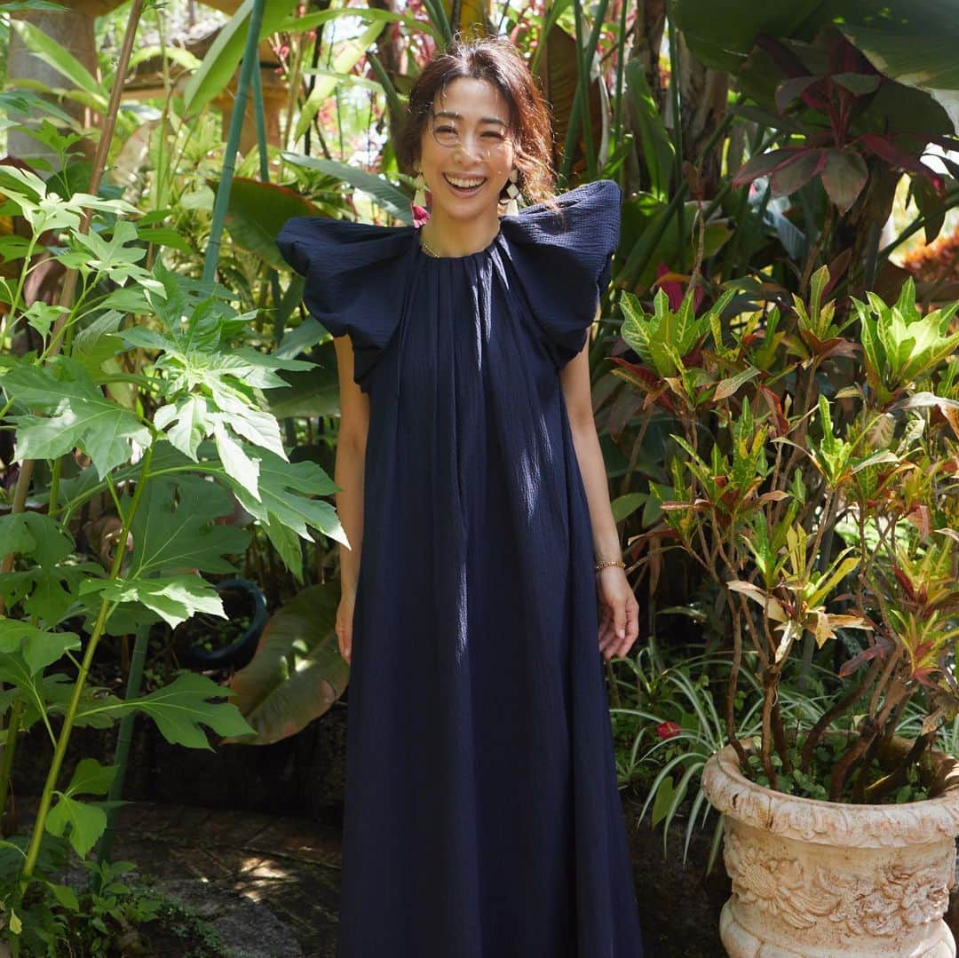 野沢和香のインスタグラム：「阪急うめだpop up本日１２時〜夕方まで店頭に立ちます🙋‍♀️  そして、今日からなんと @werthy.official  の新作のこのワンピース達も店頭にあります✨  実際の商品を見たいと沢山リクエストいただきまして🙏 サンプル間に合いましたので、店頭でご試着いただけます💓  とにかく素敵な　@yon__jewelry  @hideyahouse の売り場✨と 笑いの絶えない皆さんに🤣ぜひ会いに来てください✨  お待ちしております💕」