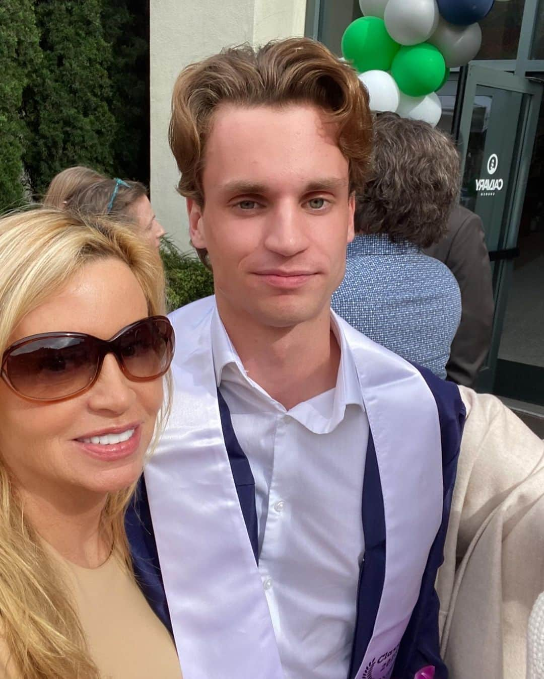 カミール・グラマーのインスタグラム：「Congratulations to my son, Jude Grammer, upon his graduation from Pacifica Christian HS! @pacificasantamonica Well done Jude!🎓 So proud of you! I Love you! Pacifica Christian is a wonderful Highschool. My husband and I have been very impressed with this great school in the heart of Santa Monica.  #pacificasantamonica #graduation」