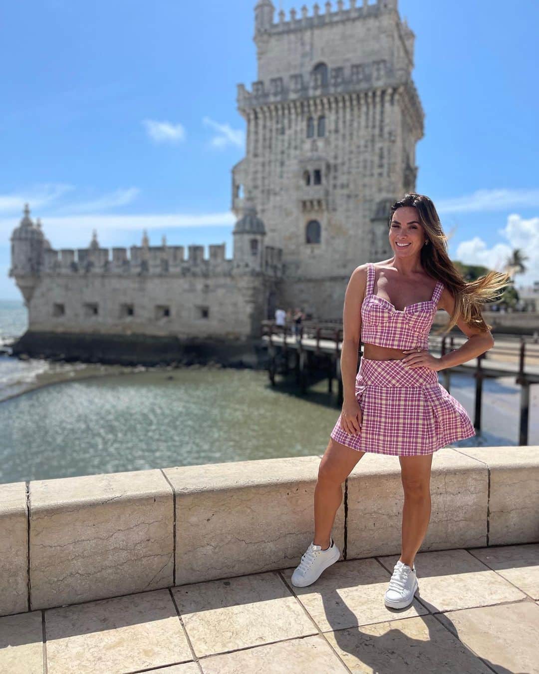 Nicole Bahlsのインスタグラム：「Passeio em Portugal e quem me acompanha no Story tem visto todos os detalhes da minha viagem 😉😘  Look @coinageoficial」