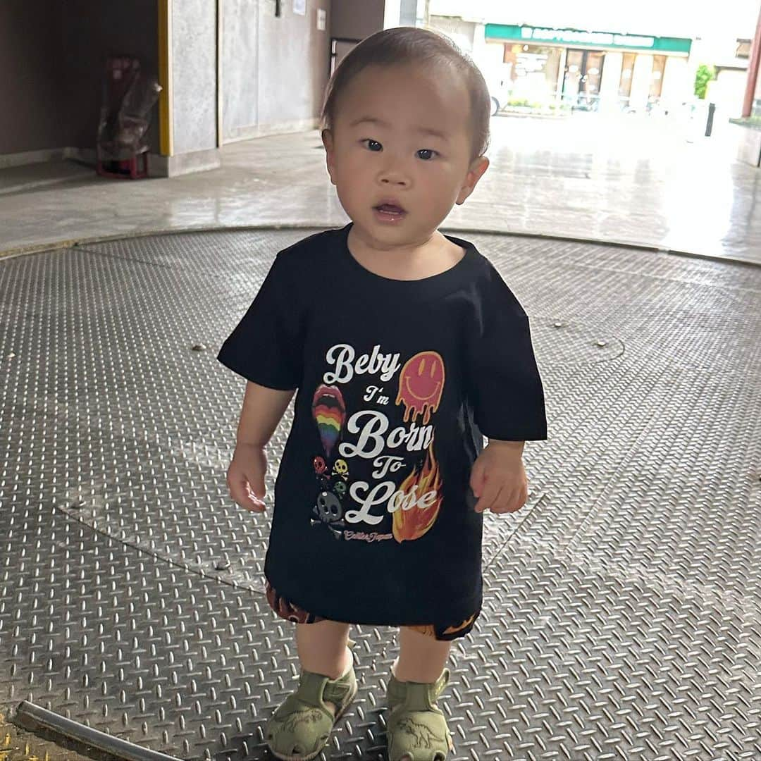 やしろ優さんのインスタグラム写真 - (やしろ優Instagram)「お揃いコーデハマってる💕  CenterJapanさんのペアTシャツはラフなのにおしゃれに着れてお気に入り❤️❤️ 今までお揃いってあんまなかったり、かわいい柄しかないから恥ずかしかったりしたんだけど、、 かっこかわいいからさりげなく着れるのが最高‼️  まじで気に入ってる😊‼️‼️ あざす‼️‼️‼️‼️  #やさ丸 #やしろ優  #centerjapan」6月10日 10時36分 - yashiroyuuuu