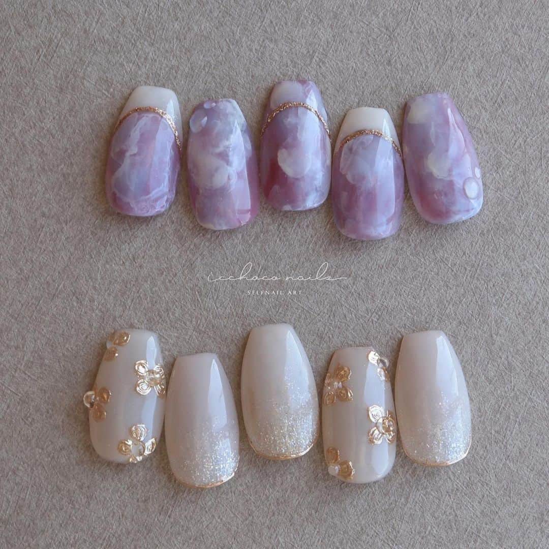 initygel_officialのインスタグラム：「紫陽花と曇り空☁️🐌  いっちょこさん🤍 @icchoco_nails   いっちょこさんが、今の季節にぴったりの紫陽花っぽデザインな可愛すぎな作品を🫧 紫陽花と曇り空っていうネーミングもかわいい🙈  オーガンジーコレクションとTOY’sから6/27発売予定のsunagel jali oreを使用してくださいました✨  いっちょこさんありがとうございました🥺  #Repost @icchoco_nails ・・・ 紫陽花と曇り空☁️🐌  すんごい雨が降ったな.. と思ったら梅雨入りですね🥹  紫陽花っぽなデザインの リクエストがあったので OSアートとは別に作ってみました🐌💜  キラキラにはずーっと使いたかった まきさんコラボの suna gelたちをちょい忍ばせ🫣 @rond_maki  @toysbyinity   きらんきらんな上に しゃりじゃりの質感が可愛すぎた🥹🫰🏻  jali oreのgoldとwhite使ってます☕️  紫陽花カラーは @initygel_official  ORGANDY COLLECTION から Rose VeilとPale Blue💜💙  #梅雨ネイル #紫陽花ネイル #セルフネイル #ジェルネイル pr」