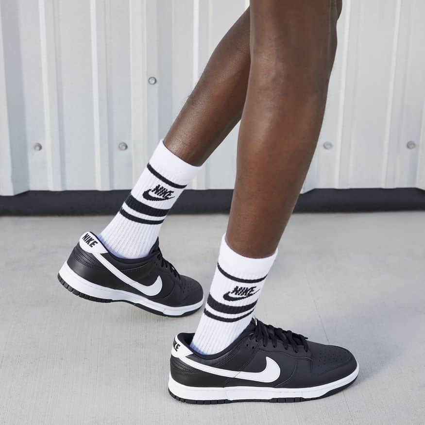 のインスタグラム：「・ 【定番カラー・DUNK‼】  NIKE定番のブラック×ホワイトカラーのDUNK。  どんなコーディネートにも取り入れやすく、 オールシーズン着用できます。  NIKE DUNK LOW RETRO DV0831-002  https://gs.abc-mart.net/shop/g/g6383250001048/?utm_source=FB&utm_medium=social&utm_campaign=DV0831-002  #abcmart #abcマート #ABCGS #NIKE #ナイキ #DUNK #dunk #ダンク #sneakers #sneakernews」