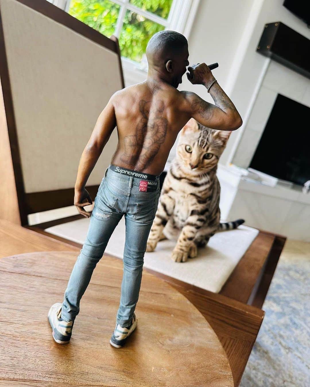 KAWSONEさんのインスタグラム写真 - (KAWSONEInstagram)「👀 @kidcudi @_dr_woo_  Repost from @kidcudi • Working on something special for u guys...  This is a 1 of 1 test of some figurines im doing.  Got a bunch of other poses, different fits.  I was so blown away when I first saw this, the detail, is unmatched.  Truly mind blowing.  More info on these soon.  Might see me at ComicCon too 🤫   P.S. yes that is my real back tattoo.  Ive had it for months now.  This is a first lil peak at it. ☺️✌🏾💕 #KAWS #kidcudi」6月10日 11時11分 - kaws