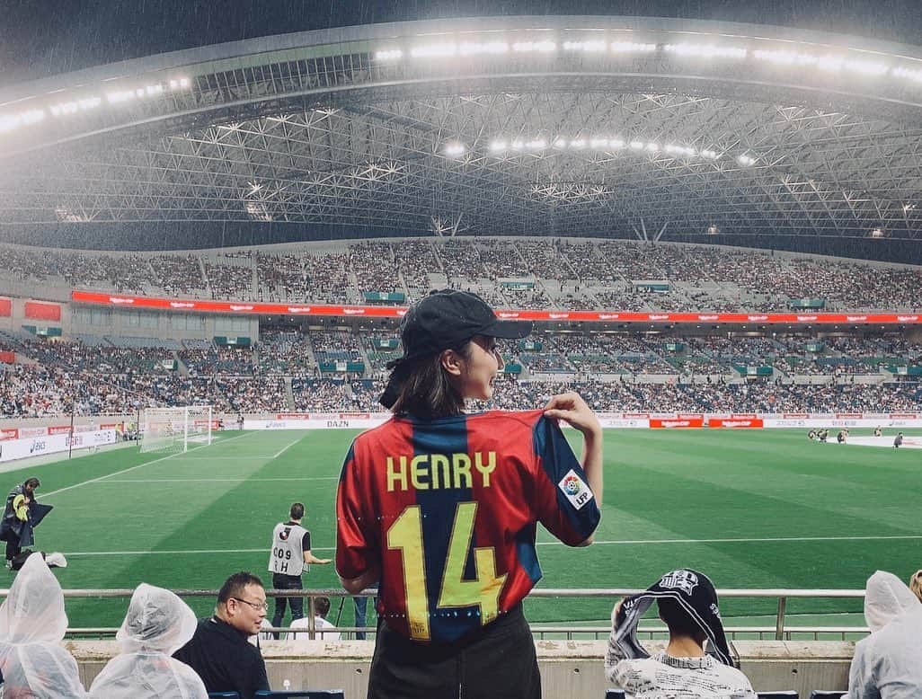 笹木香利のインスタグラム：「2019 ⇔ 2023  14. Thierry Daniel Henry   Welcom to Japan! Please come again! @fcbarcelona I want @Arsenal to come to Japan too.🤔」