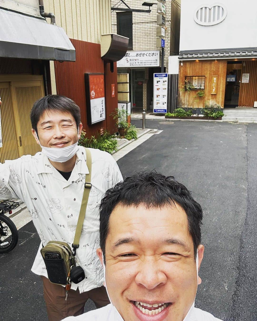 兼光タカシさんのインスタグラム写真 - (兼光タカシInstagram)「きょうのげいにん 1494ばん 新喜劇 千葉公平さん🎶  テーマ:きょうの第一芸人発見！  #芸人 #きょうのげいにん #新喜劇 #千葉公平 さん #プラスマイナス #プラスマイナス兼光 #兼光 #今の車は全部似たようなデザインでんなぁ」6月10日 11時54分 - kanemitsutakashi