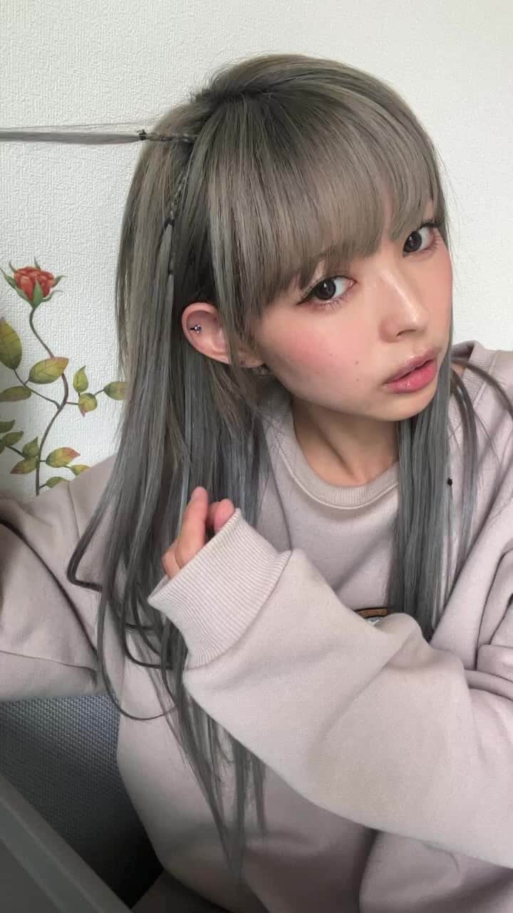 最上もがのインスタグラム：「仕事勢がいたので少し残して後で消すと思います🤣唐突なインスタライブ  編み込みびょーん」