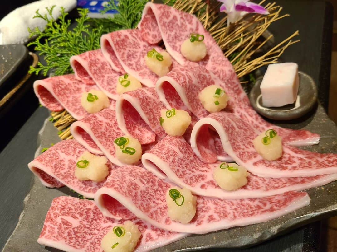 DJ KOOさんのインスタグラム写真 - (DJ KOOInstagram)「大阪 #吟味屋 さんで焼き肉 DO DANCE！！  それぞれ部位の美味しさを味わえる絶品黒毛和牛！！  吟味屋さん拘りのお肉を存分に堪能して楽しめました！！ごちそうさま！！   #黒毛和牛  #焼き肉  #DJKOO」6月10日 22時45分 - dj_koo1019