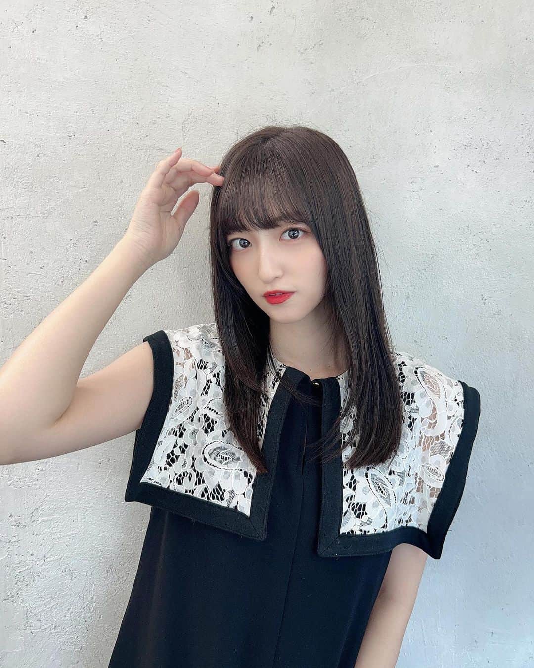 石井陽菜のインスタグラム：「⁡ ⁡ ⁡ カット&トリートメント してもらいました✨ ⁡ 毛先を整えてもらって量も調節✂︎ ⁡ とてもサラサラにしてもらいました〜 いつもありがとうございます！ ⁡ ⁡ #ヘアカット #ウルトワトリートメント #原宿美容院」