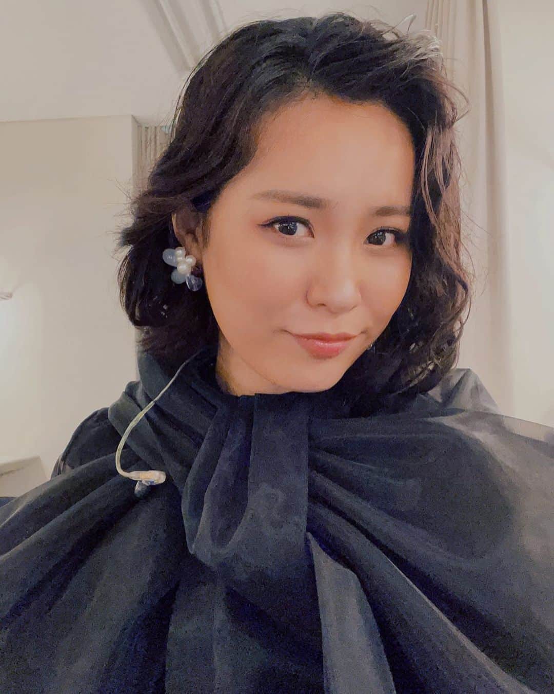 二宮愛のインスタグラム：「カバーライブ「Colors」 ご来場いただいた皆、ありがとう😊‼️ みんなの声援が、笑顔が、そしてうちわが眩しかったよ🥰❤️  愛のある空間になったと思う。  本当に、どうもありがとう！ #colors #カラカバ」