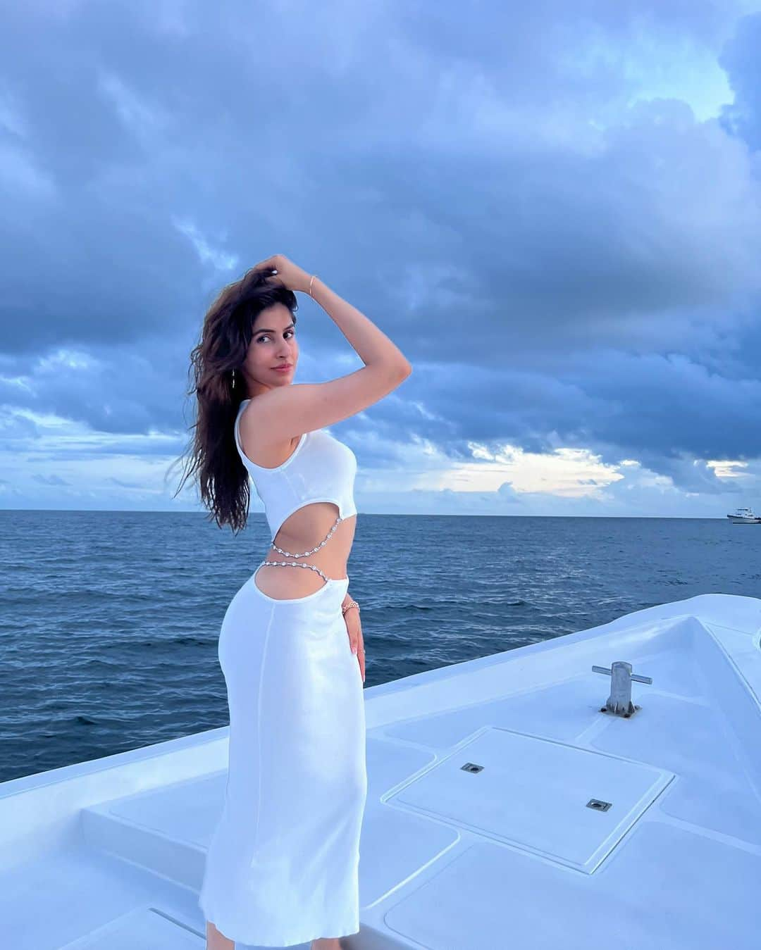 Sakshi Malikさんのインスタグラム写真 - (Sakshi MalikInstagram)「Can we just go away & admire the beauty of a sunset? 🛥️💙」6月10日 22時50分 - sakshimalikk