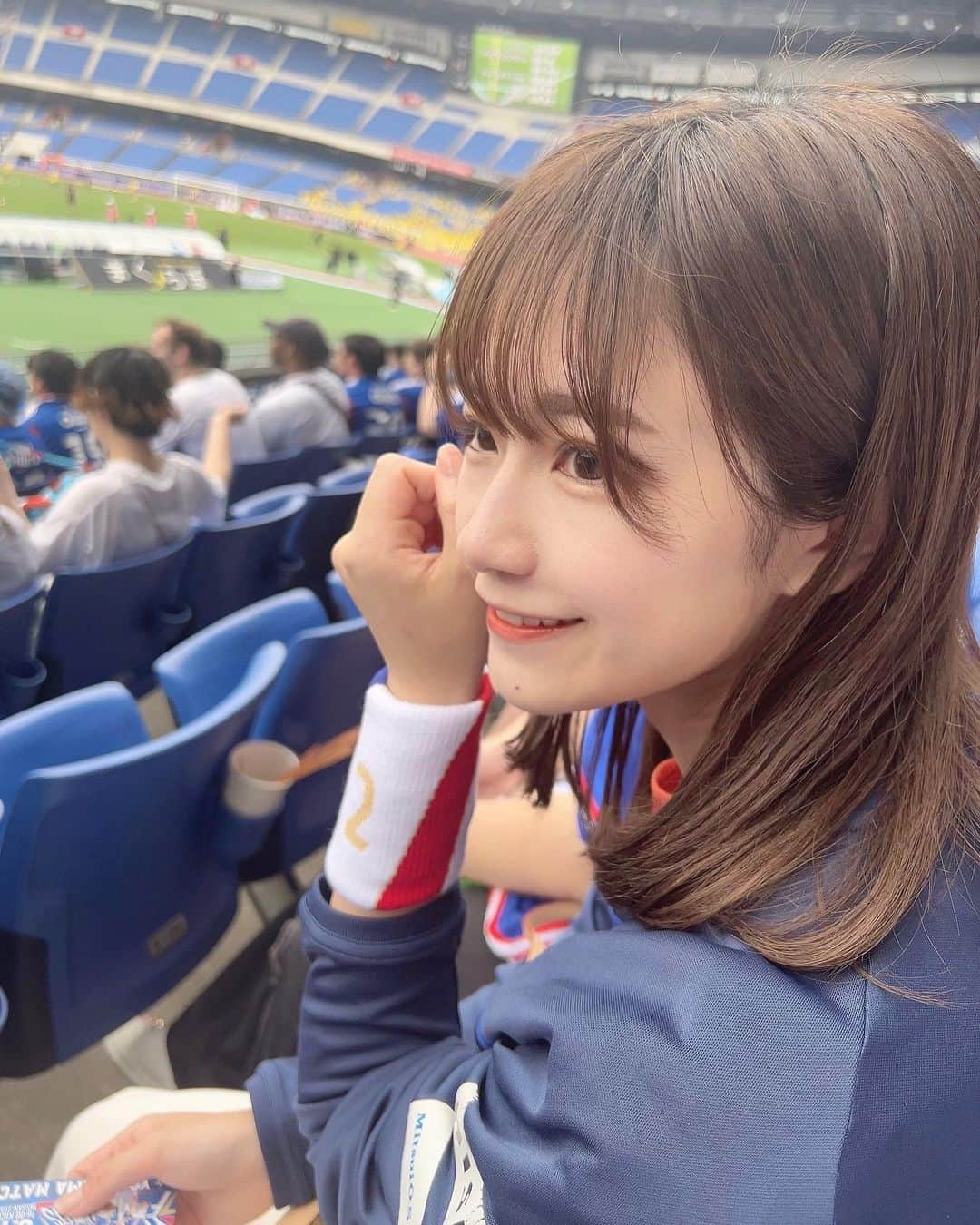 松本美紅のインスタグラム：「はあ〜マリノスすごかった（ ; ; ） どこのサポというよりかはサッカー見るのが好きで試合見に行ってたけど完全に心掴まれた。。。」