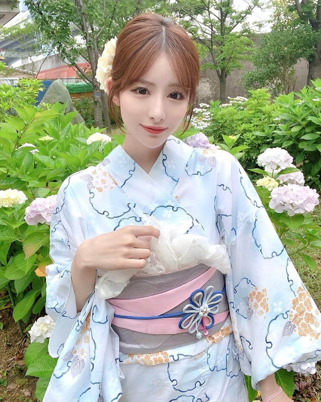 のインスタグラム：「今年初浴衣は淡い色にしたよ👘 ̖́-‬ どーかな？？  #浴衣 #浴衣ヘアアレンジ #浴衣ヘア #ヘアアレンジ #rq #レースクイーン #花乃衣美優」