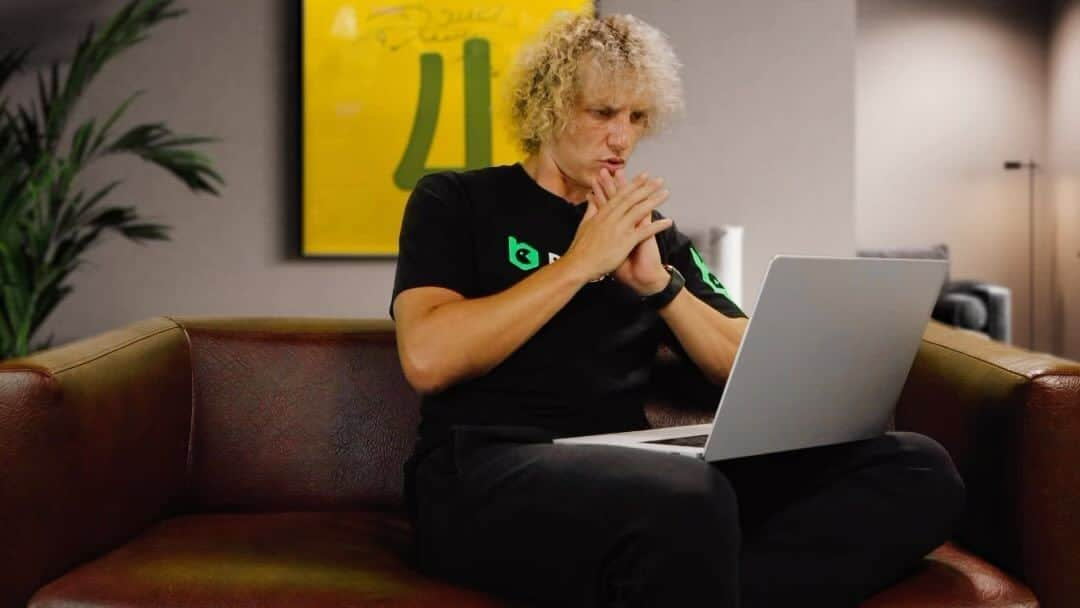 ダヴィド・ルイス・モレイラ・マリーニョのインスタグラム：「Now is your chance to win big with @bcgamecom ! Do not forget to sign up at BC.GAME with code: DavidLuiz and stand a chance of sharing the $10 000 giveaway. Players that register with my code will be automatically added to weekly prizes and competitions. Time to play the game geezers!」