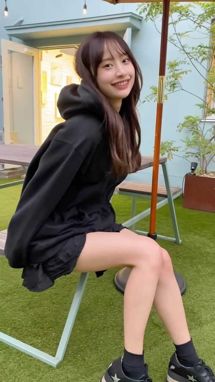藤川らるむのインスタグラム：「いつも笑ってるねってよく言われる( 📞¨̮ )♥」
