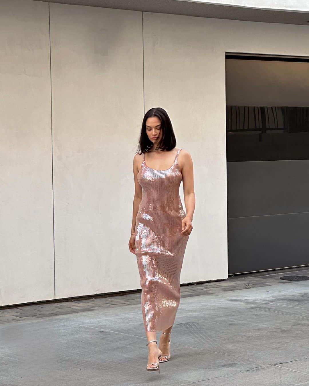 シャニーナ・シャイクのインスタグラム：「pretty in pink 💕 @fwrd」