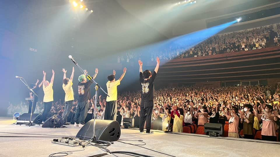 DUTTCHさんのインスタグラム写真 - (DUTTCHInstagram)「高橋優 LIVE TOUR 2022-2023「ReLOVE & RePEACE ～ReUNION 後編～」28本目‼️  秋田・あきた芸術劇場ミルハス ありがとうございました🤘  ツアー後編の最終地❗️秋田❗️ 感情が飛び出し過ぎて、スティックいっぱい飛んでいった(笑)それぐらいみなさんの熱量がビシバシ届きました。いよいよ明日、このツアーのファイル‼️みんなで出し切りましょう🤘  #高橋優 #リラリピツアー #千田佐市商店」6月10日 21時43分 - uzmkduttch