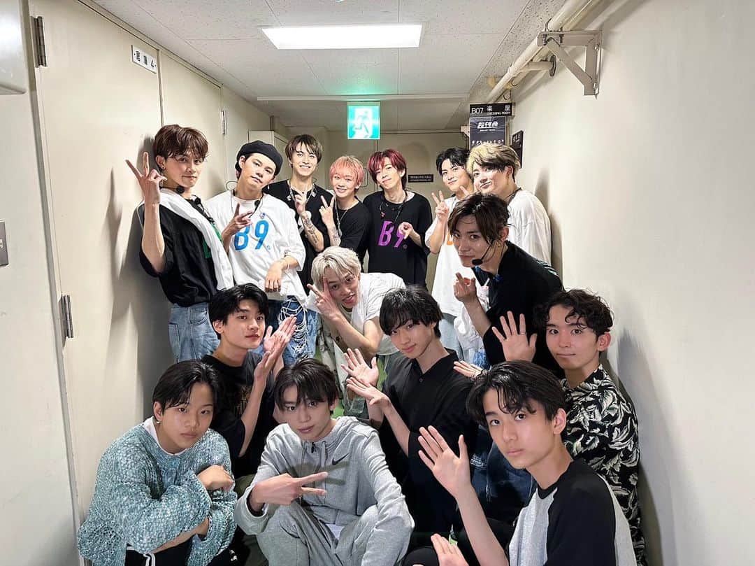 リョウガのインスタグラム：「B9 Unlimited仙台公演終了ッ皆ありがとう。 牛タン、好き数値、6/10ですが、食べる度に上がっています。 今日で6.8/10くらいになると思います。取り急ぎ。 #超特急 #b9unlimited」