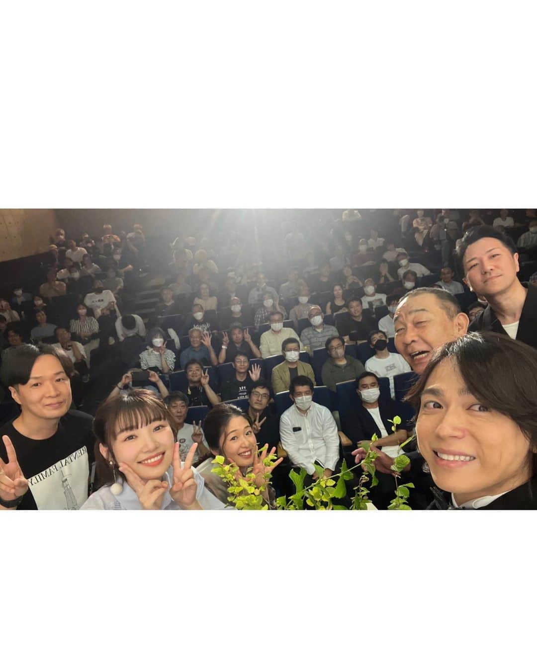 白石優愛さんのインスタグラム写真 - (白石優愛Instagram)「映画「レンタル×ファミリー」 舞台挨拶、ありがとうございました！  満員のお客さんと初日を迎えることができて、幸せです。  これからも上映は続きます！ ぜひたくさん観てください🌱  #レンタルxファミリー  #レンタルファミリー」6月10日 21時49分 - yua_shiraishi_