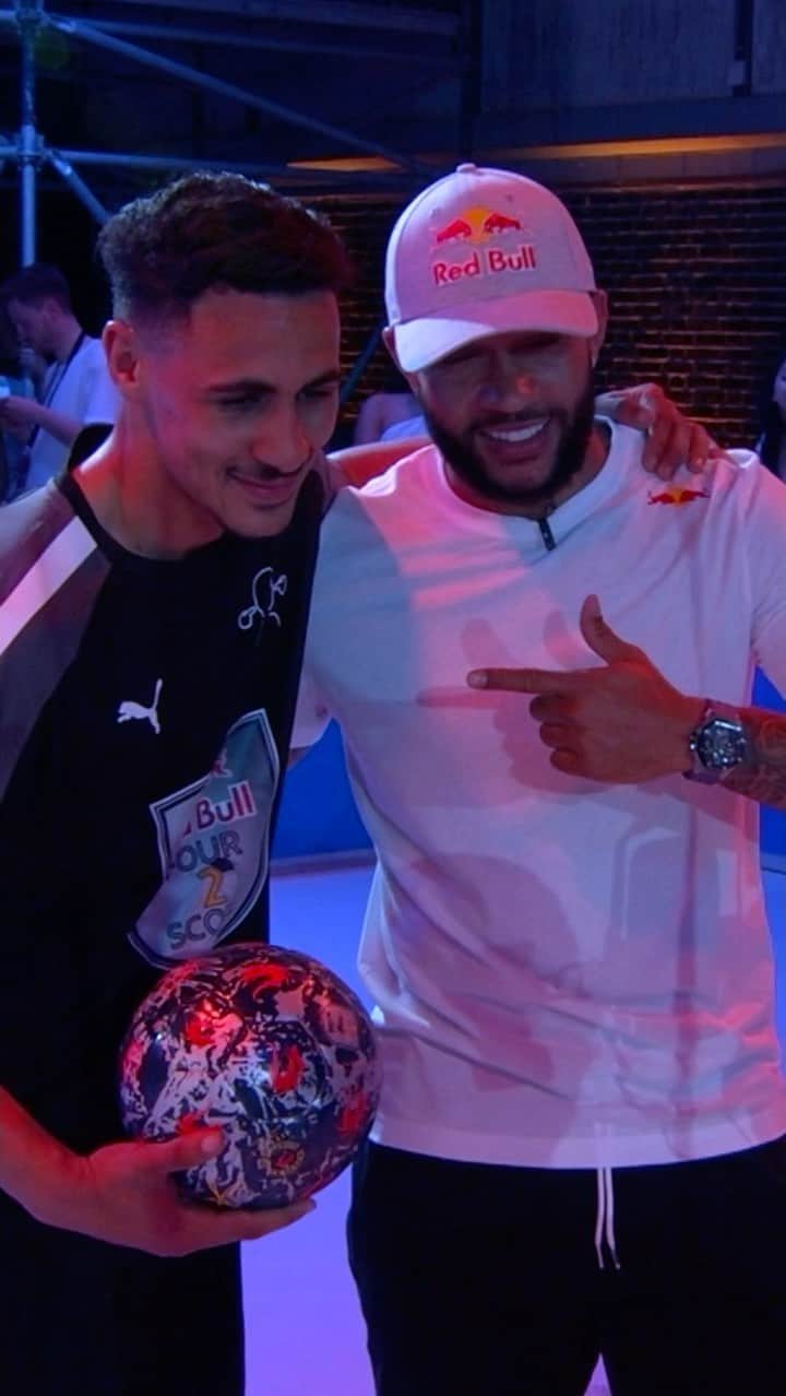 メンフィス・デパイのインスタグラム：「wat een acties tijdens de nationale finale van Red Bull Four 2 Score🔥   Gefeliciteerd team Davids, die 🇳🇱 gaan vertegenwoordigen op de World Final in Leipzig👏  #RedBullFour2Score #football #geeftjevleugels」