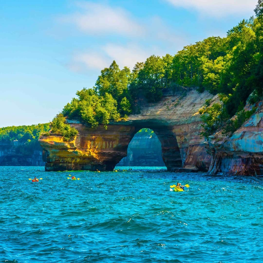 アメリカ内務省さんのインスタグラム写真 - (アメリカ内務省Instagram)「National Get Outdoors Day is the perfect time to connect with nature and take pride in the beauty of our magnificent outdoor spaces.   From old-growth forests in the Pacific Northwest and cypress swamps in the Southeast to snow-capped mountains in Alaska and rocky headlands in Maine — our sense of adventure is inspired by the majesty of the American landscape.   Photo @picturedrocksnps by Abhik Mondal   #publiclands #GreatOutdoorsMonth #picturedrocks #michigan #upperpeninsula #lakesuperior   Alt Text: Several kayakers paddle through rough, turquoise colored water. They are close to a unique rock arch that has trees growing out of the top of the arch.」6月10日 22時00分 - usinterior