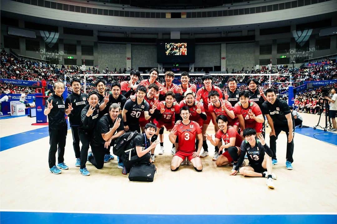 小野寺太志のインスタグラム：「… vs 🇧🇬 3-0 WIN !!! NICE GAMEでした👏  📸 by FIVB.  #0610 #3勝目 #VNL2023 #龍神NIPPON」