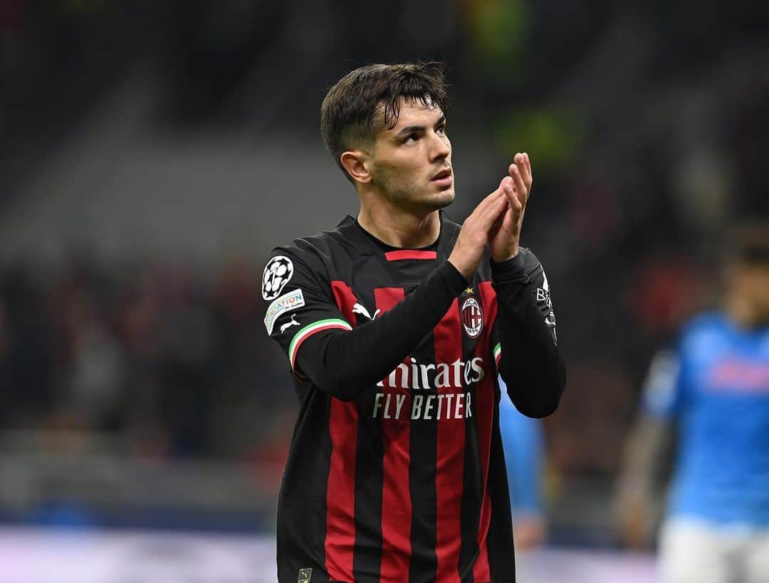 ACミランさんのインスタグラム写真 - (ACミランInstagram)「Hai illuminato San Siro 🔟💫 Grazie di tutto Brahim e mucha suerte Campeón! ❤️🖤  You brought joy to the San Siro 🔟💫 Thank you for everything, best of luck. Forza Brahim! ❤️🖤  #SempreMilan」6月10日 21時53分 - acmilan