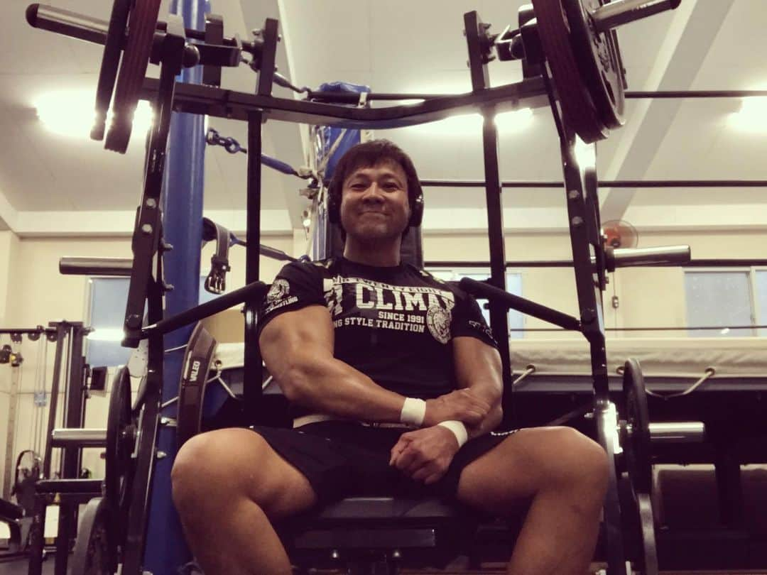 小島聡のインスタグラム：「昨日、発熱のあった全日本プロレスの石川修司選手の代役でオールトゥギャザーに参戦してきました。  両国国技館のリングから見える風景は本当に壮観で、代役とはいえ貴重な経験を積ませて頂きました。  今日はオフでしたが、明日の全日本プロレス@郡山大会に参戦するので、トレーニングしておきました。  #小島聡  #ALLTOGETHER」